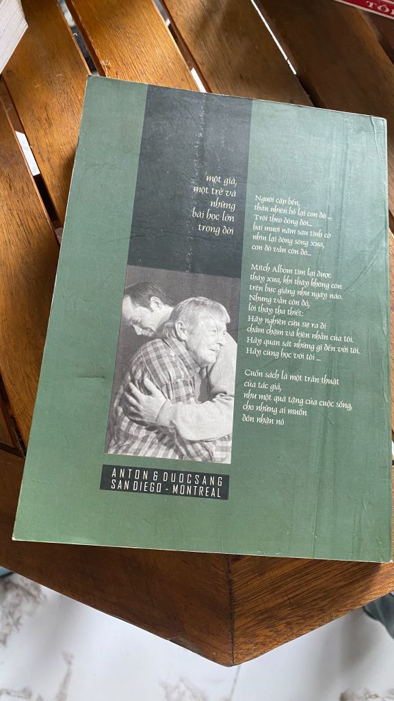 Bài Học Cuối Cùng (Tuesdays with Morrie) - Mitch Albom - Ảnh thực tế 5