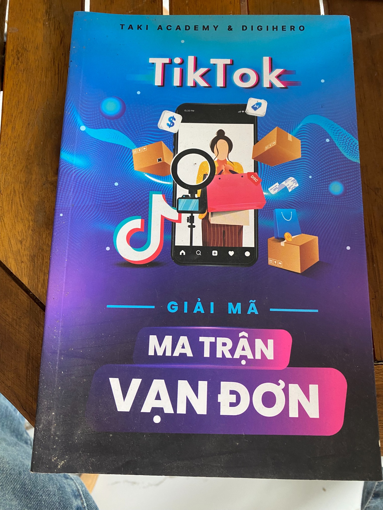 TikTok: Giải Mã Ma Trận Vạn Đơn - Nhóm Tác Giả