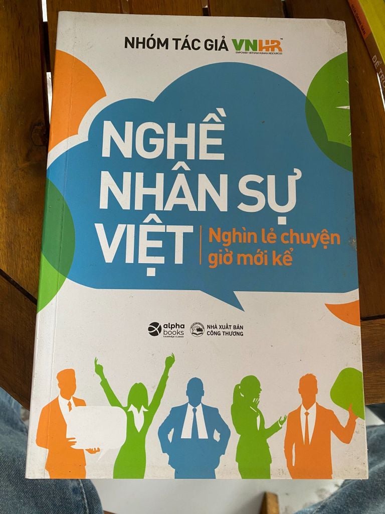 Nghệ Nhân Sự Việt - Nhóm Tác giả VNHR - Ảnh thực tế 1