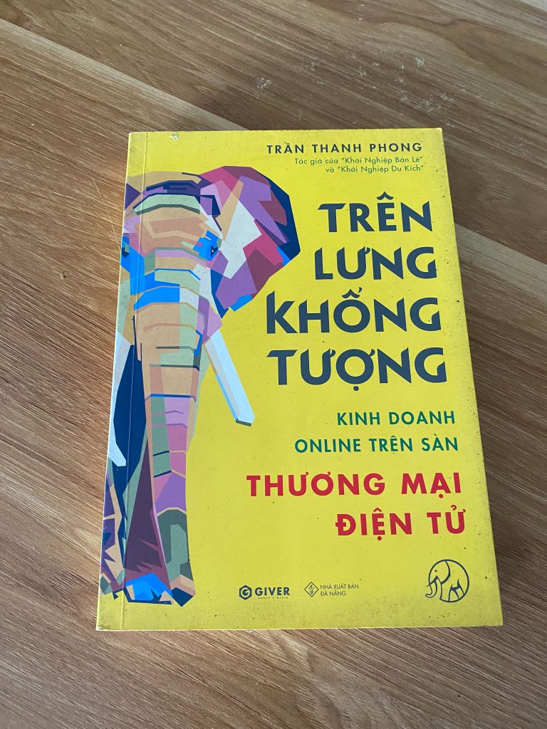 Trên Lưng Khổng Tượng - Trần Thanh Phong - Ảnh thực tế 1