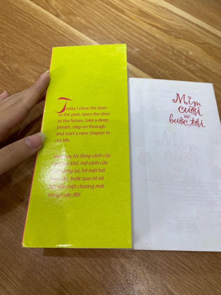 Mỉm cười và bước tới - Ảnh chụp thực tế