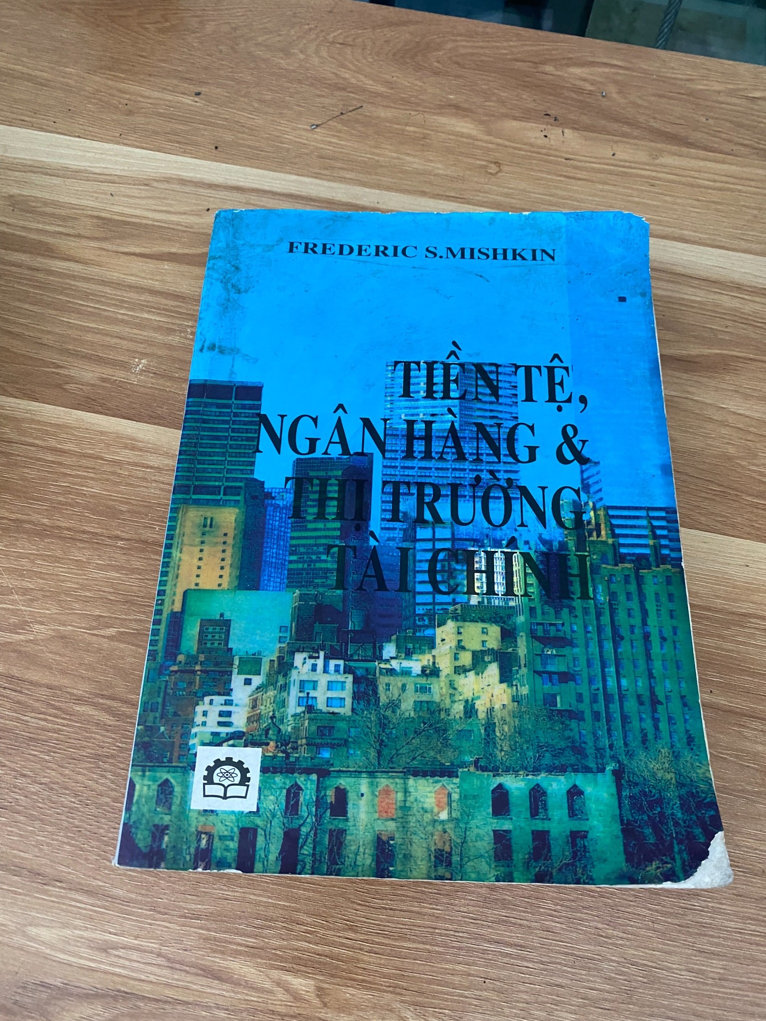 Tiền Tệ, Ngân Hàng và Thị Trường Tài Chính