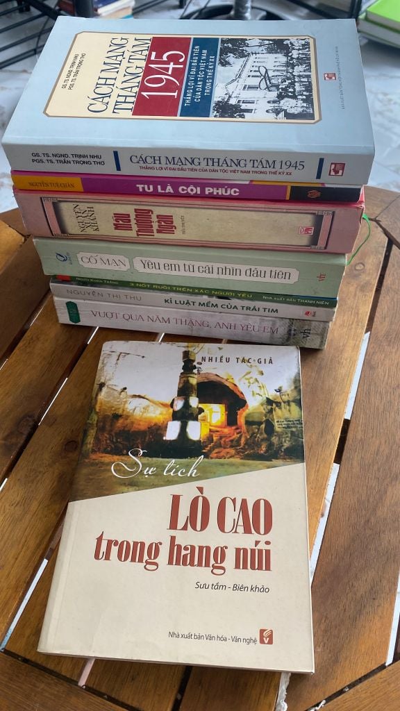 Lò Cao Trong Hang Núi – Nhiều tác giả