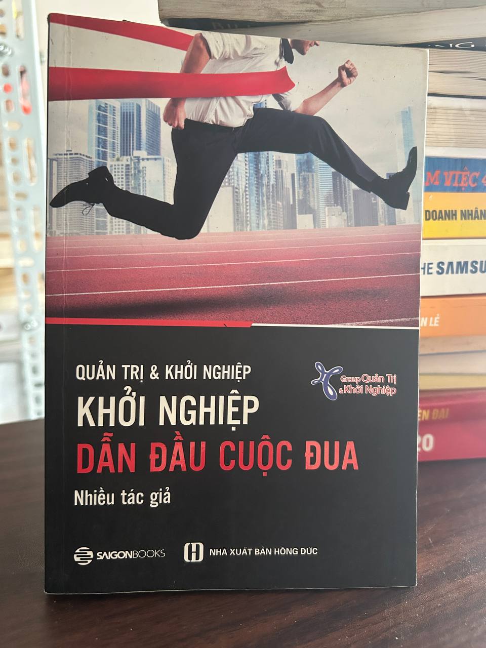 Khởi Nghiệp Dẫn Đầu Cuộc Đua - Nhiều Tác Giả - Nhiều tác giả