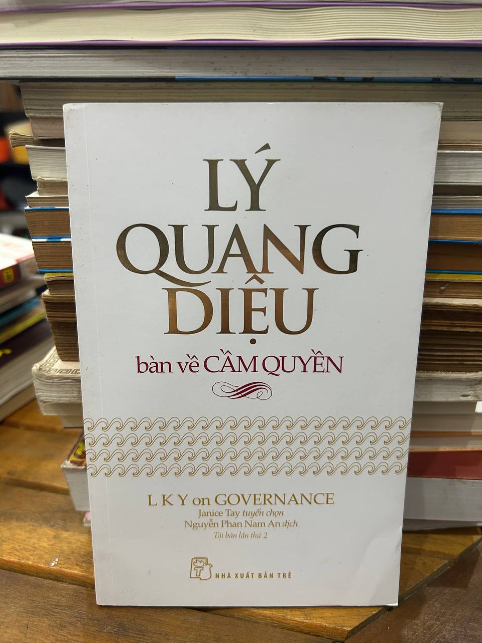 Lý Quang Diệu bàn về Cầm Quyền - Janice Tay (tuyển chọn), Nguyễn Phan Nam An (dịch) - Janice Tay (tuyển chọn), Nguyễn Phan Nam An (dịch)