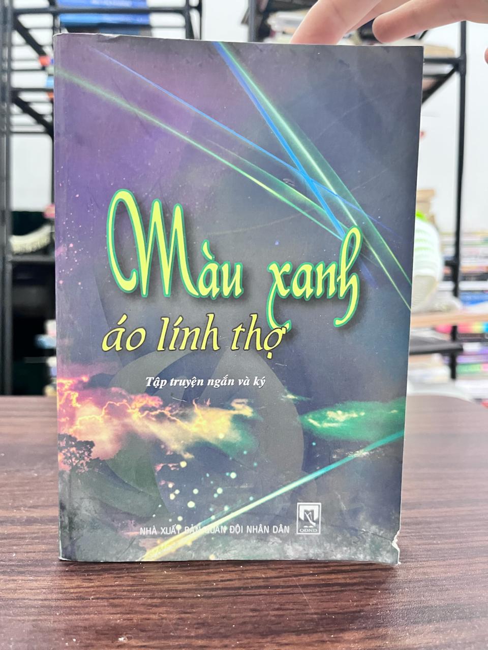 Màu xanh áo lính thợ - Nhiều tác giả