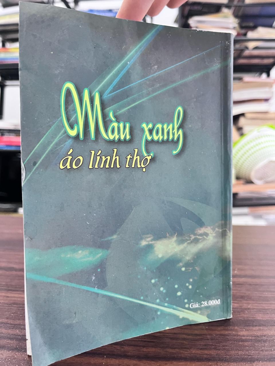 Màu xanh áo lính thợ - Nhiều tác giả