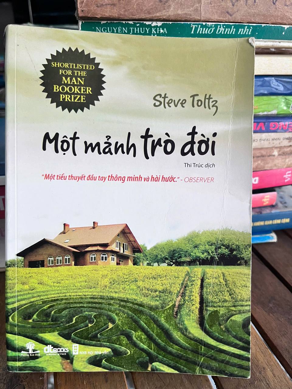 Review và ảnh thực tế sách Một mảnh trò đời - Steve Toltz tại Mecobooks.com