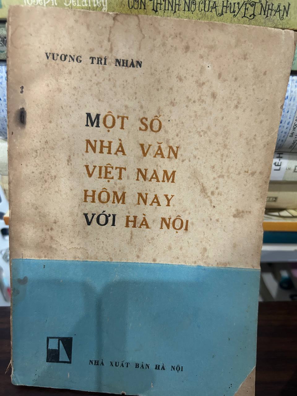 Môt Sô Nha Van Viet Nam Hom Nay Voi Ha Noi - Vuonc Tri Nhan