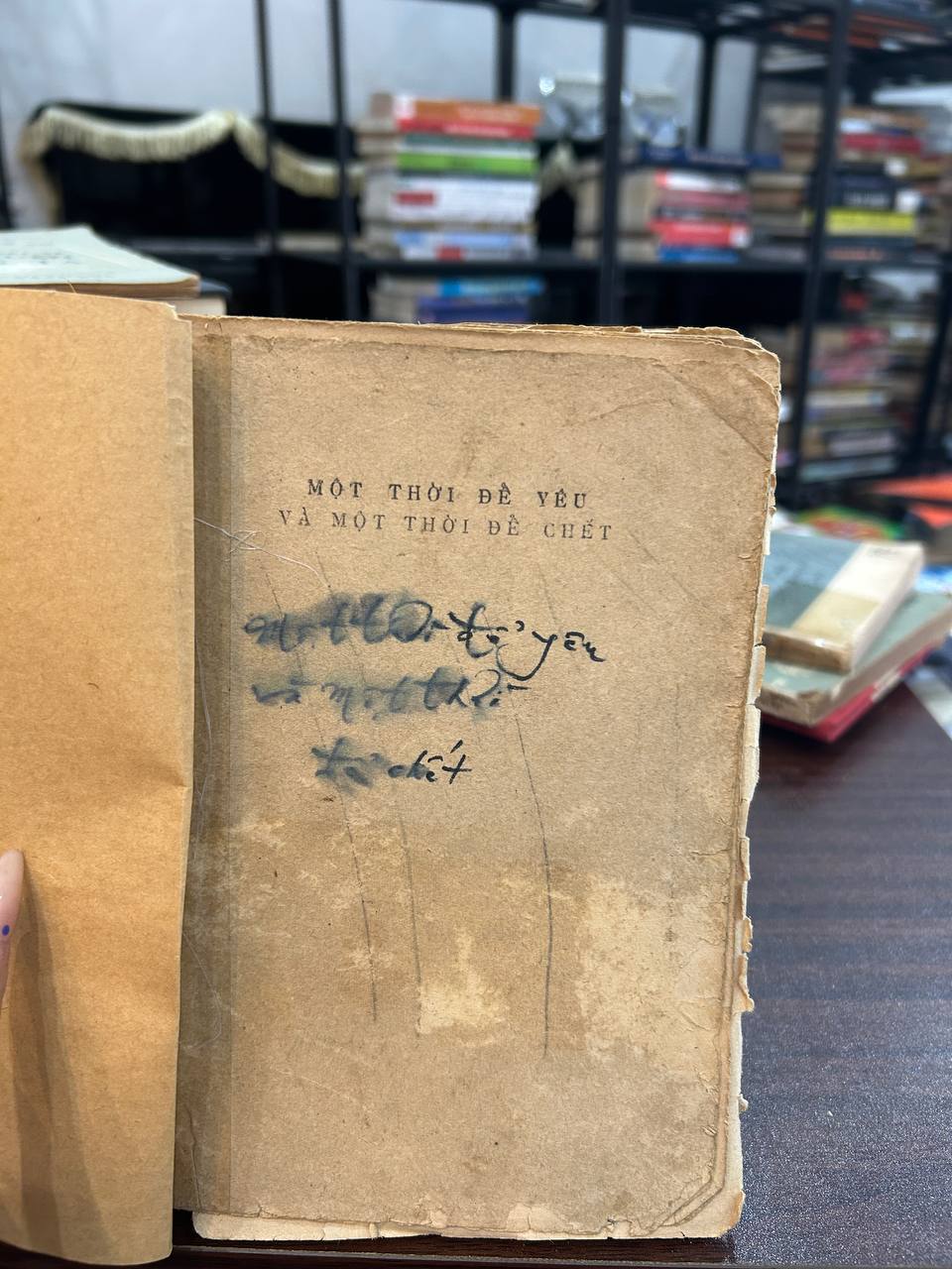 Một Thời Để Yêu Và Một Thời Để Chết - None
