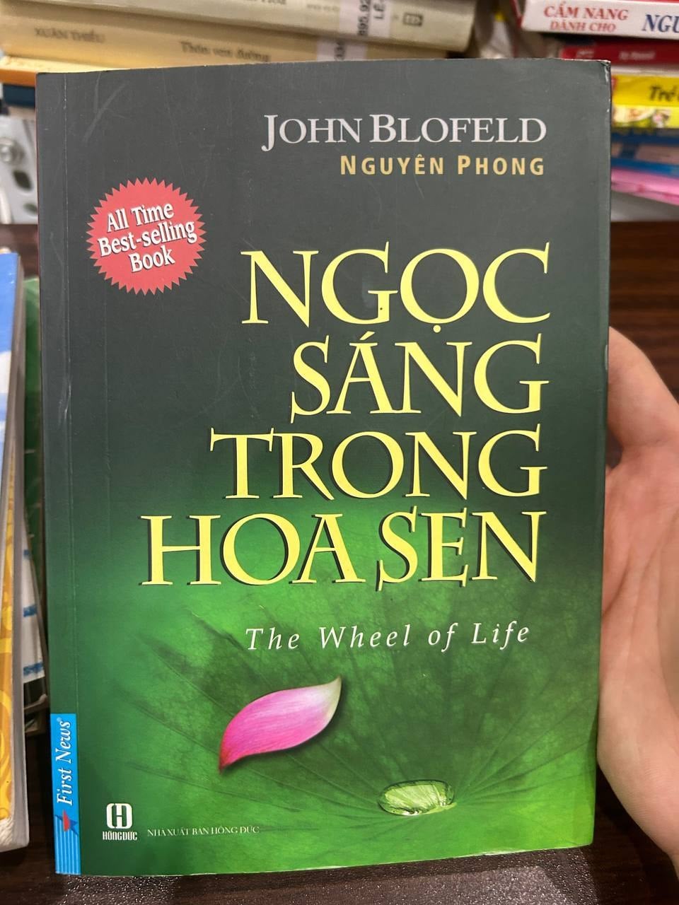 Review Sách Ngọc Sáng Trong Hoa Sen - Hành Trình Tâm Linh Cùng John Blofeld