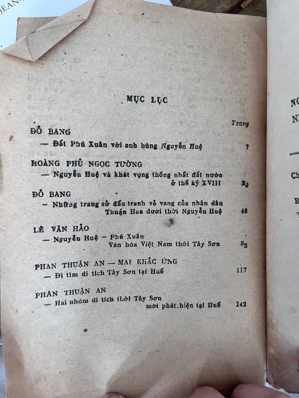 Nguyễn Huệ Ở Phú Xuân - Đỗ Bang, Hoàng Phủ Ngọc Tường, Lê Văn Hảo, Phan Thuận An, Mai Khắc Ứng - ảnh 5