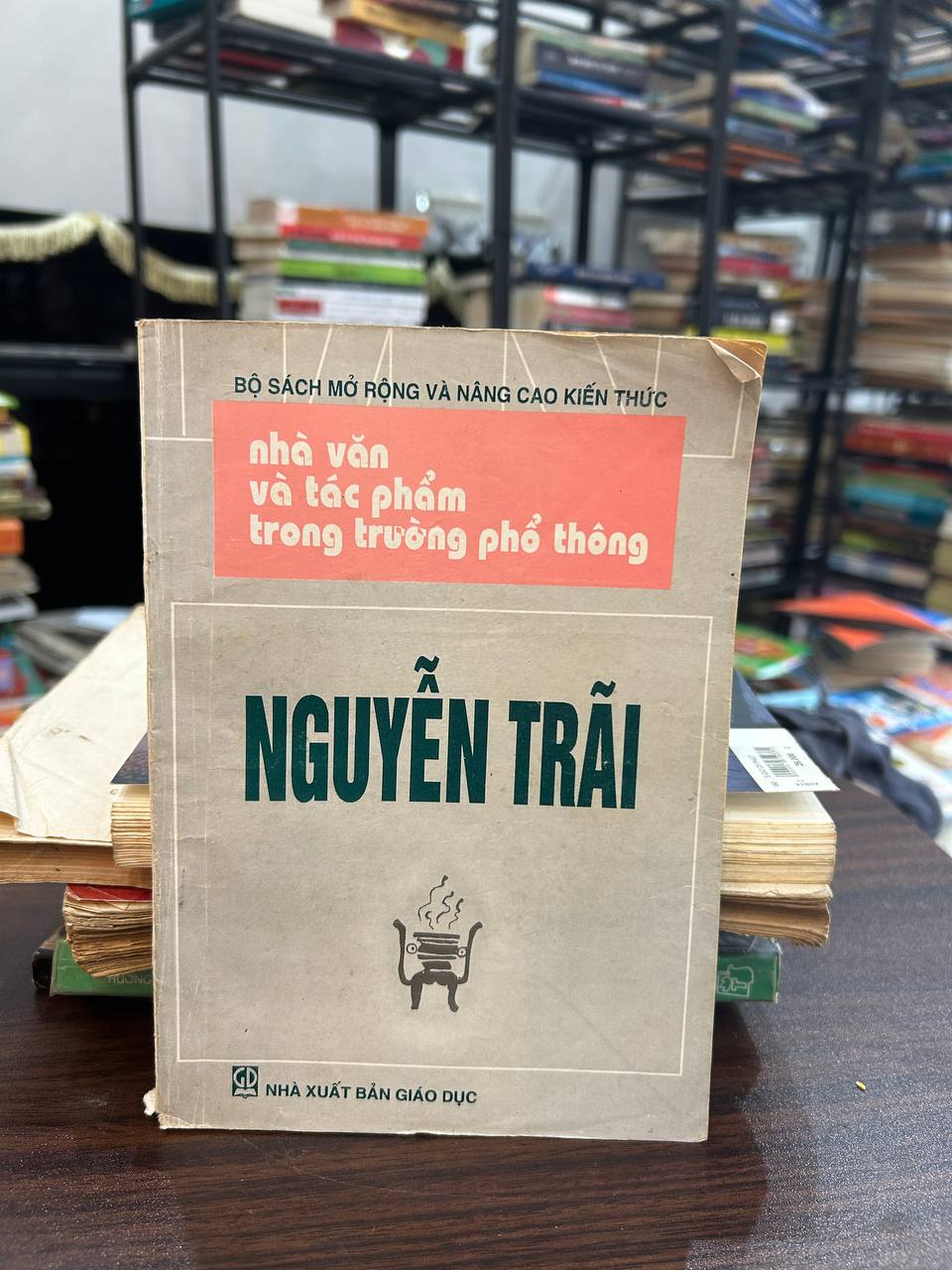 Nguyễn Trãi (Nhà văn và tác phẩm trong trường phổ thông) - Nhiều tác giả