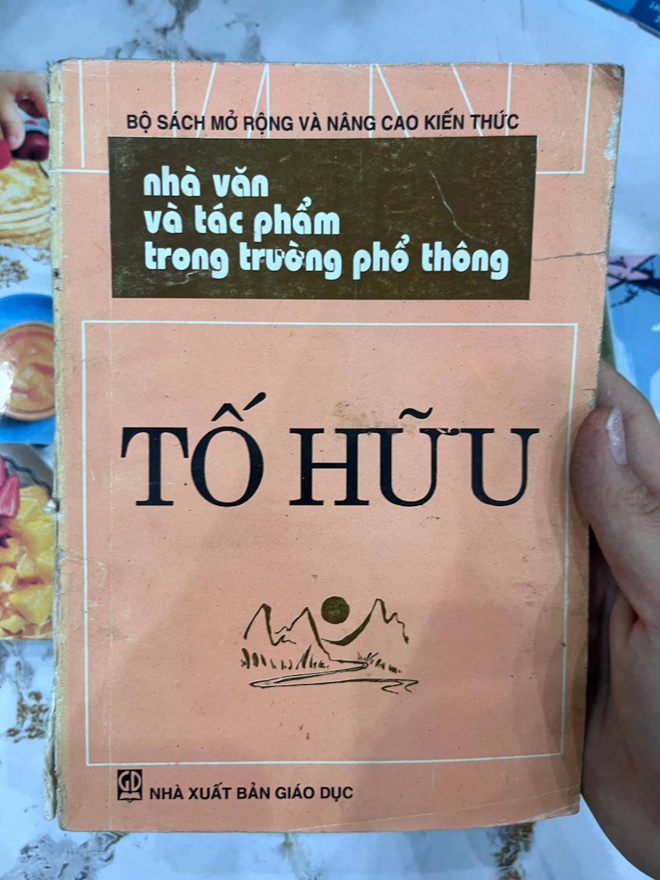 Nhà văn và tác phẩm trong trường phổ thông - Tố Hữu - Tố Hữu
