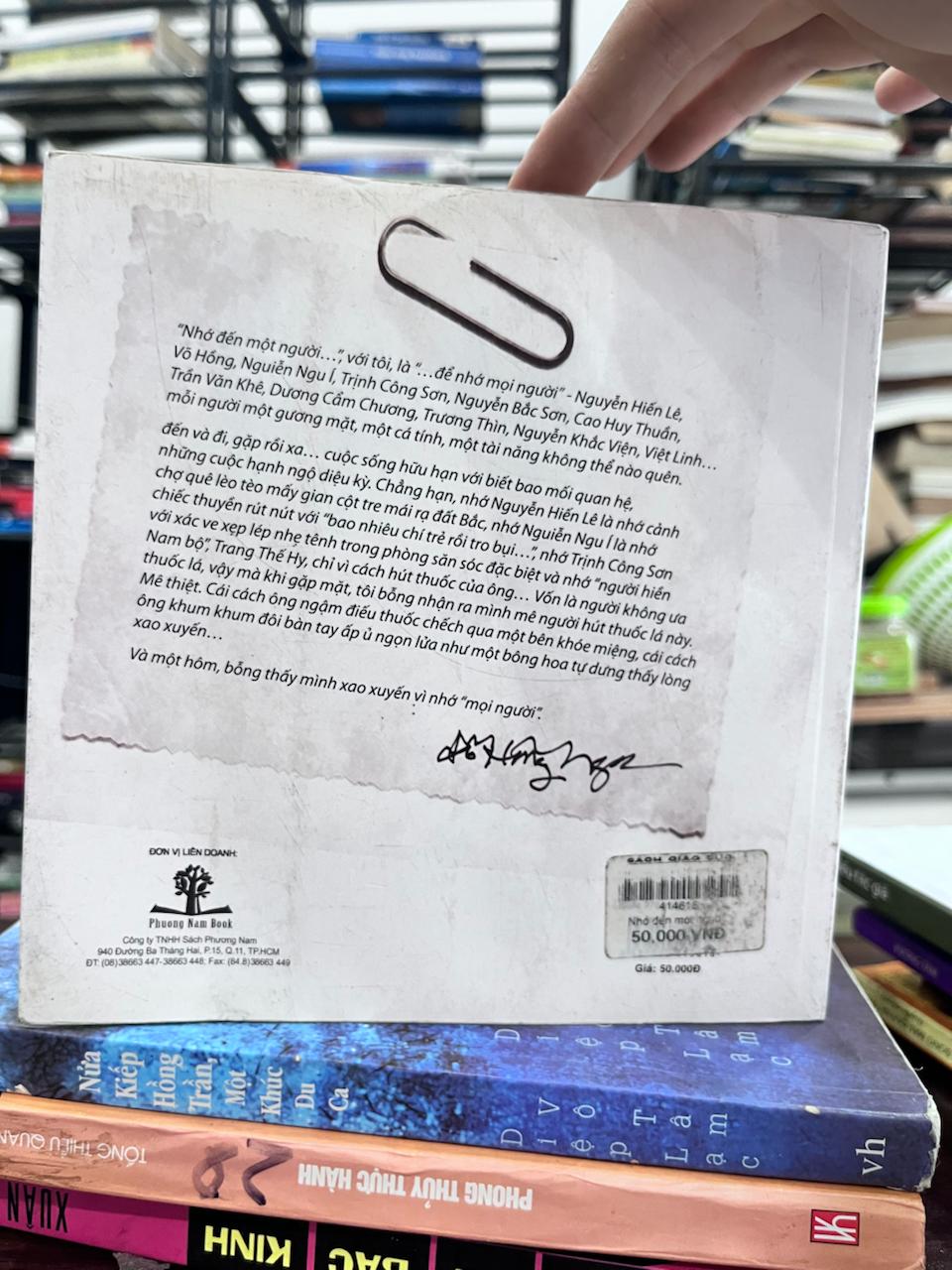 Nhớ đến một người... - Nhiều tác giả - Nhiều tác giả (Nguyễn Hiến Lê, Võ Hồng, Nguiễn Ngu Í, Trịnh Công Sơn, Nguyễn Bắc Sơn, Cao Huy Thuần, Trần Văn Khê, Dương Cẩm Chương, Trương Thìn, Nguyễn Khắc Viện, Việt Linh...)