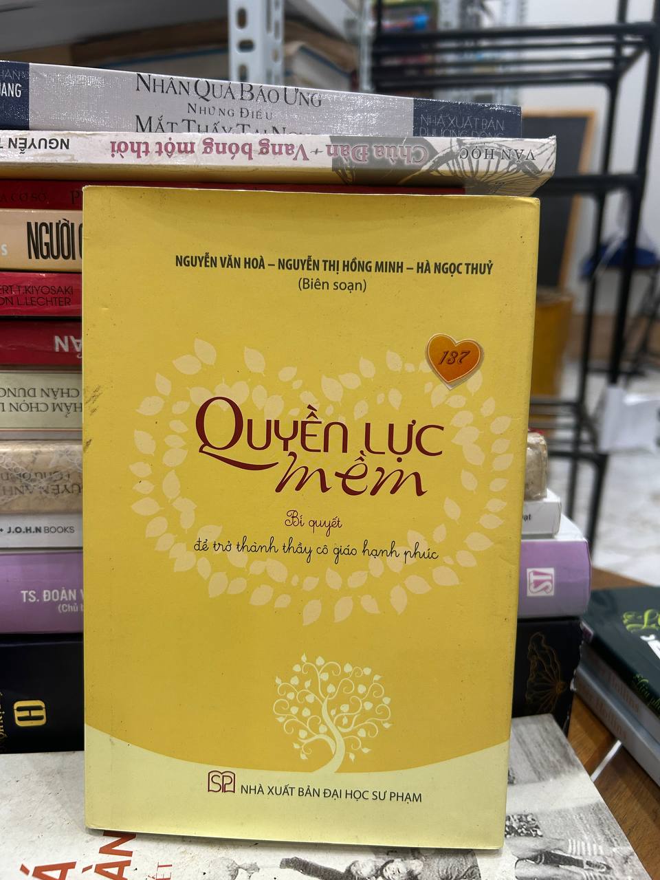 Quyền Lực Mềm: Bí Quyết Để Trở Thành Thầy Cô Giáo Hạnh Phúc - Không rõ (Thông tin không hiển thị trên ảnh)