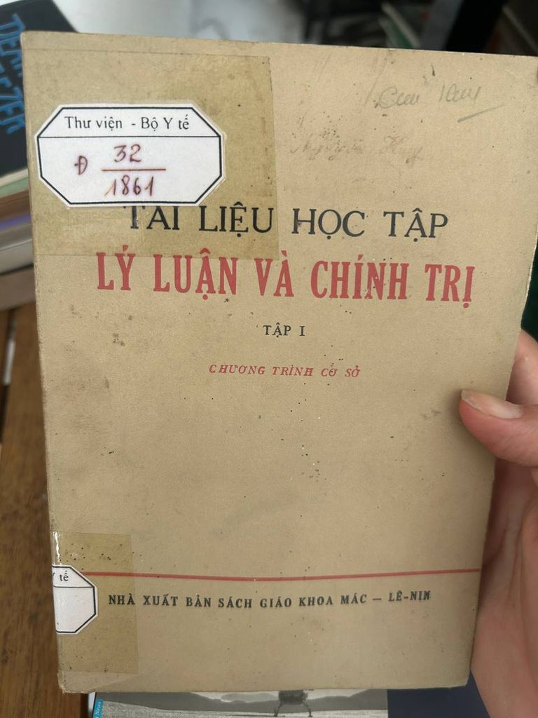 Tài Liệu Học Tập Lý Luận Và Chính Trị - Tập 1 (Chương Trình Cơ Sở) - NXB Sách Giáo Khoa Mác - Lê - nin - Nhiều tác giả