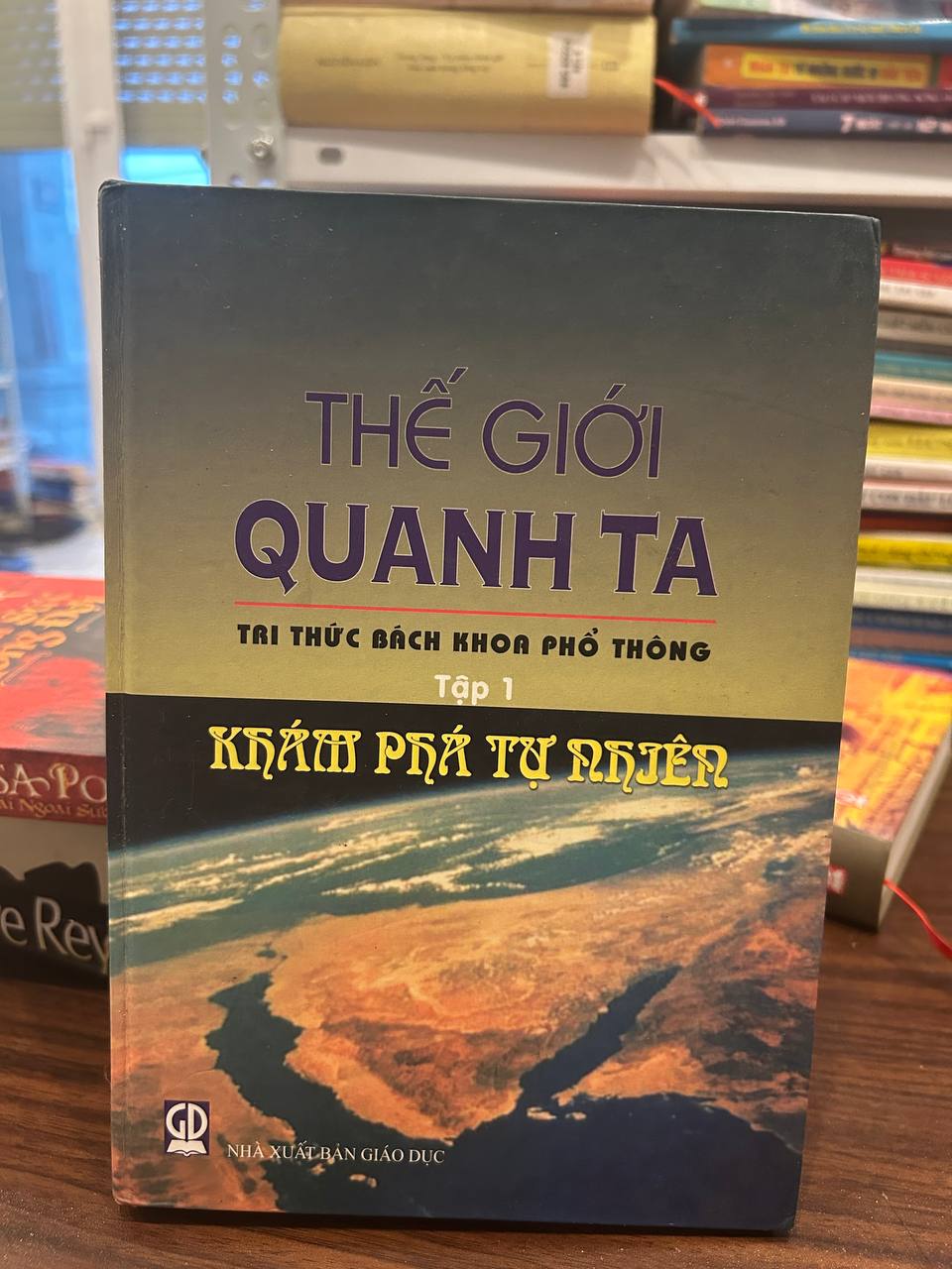 Thế Giới Quanh Ta - Tri Thức Bách Khoa Phổ Thông Tập 1 - Nhiều tác giả (Nhà Xuất Bản Giáo Dục)