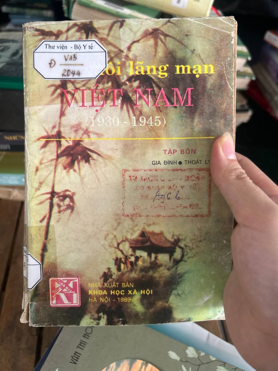 Review và ảnh thực tế sách Thơ Lãng Mạn Việt Nam (1930 - 1945) - Tập Bốn - Gia Đình Thoát Ly tại Mecobooks.com