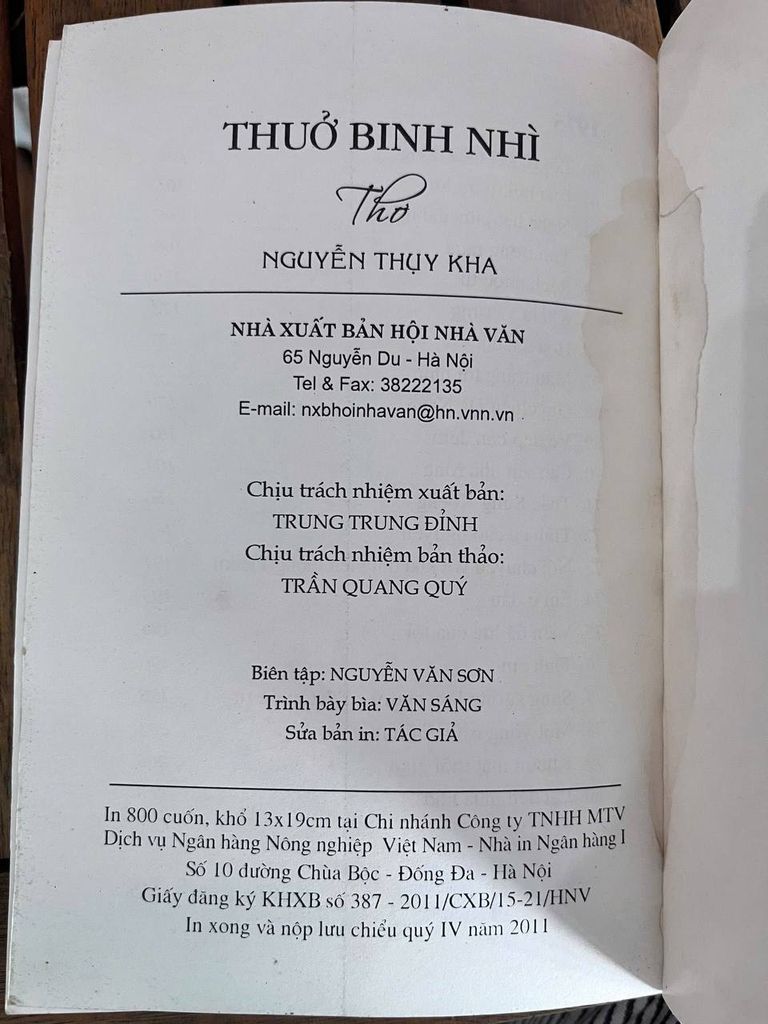 Thơ ơ bình nhì - Nguyễn Thụy Kha - Ảnh chụp thực tế