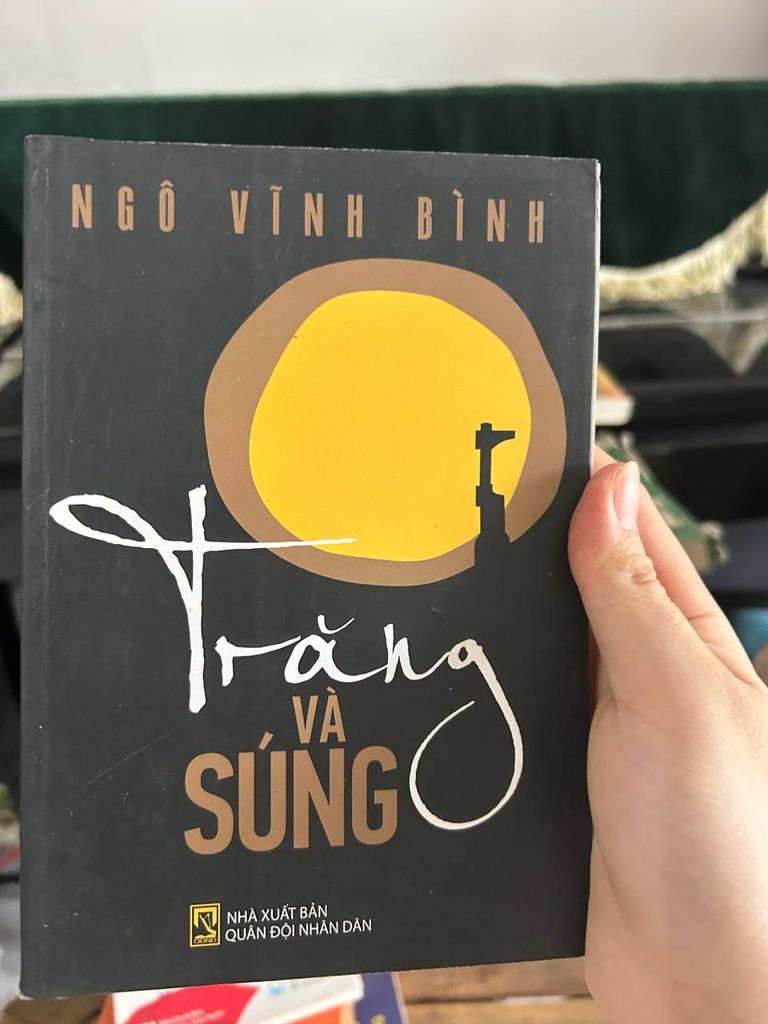 Trăng Và Súng - Ngô Vĩnh Bình