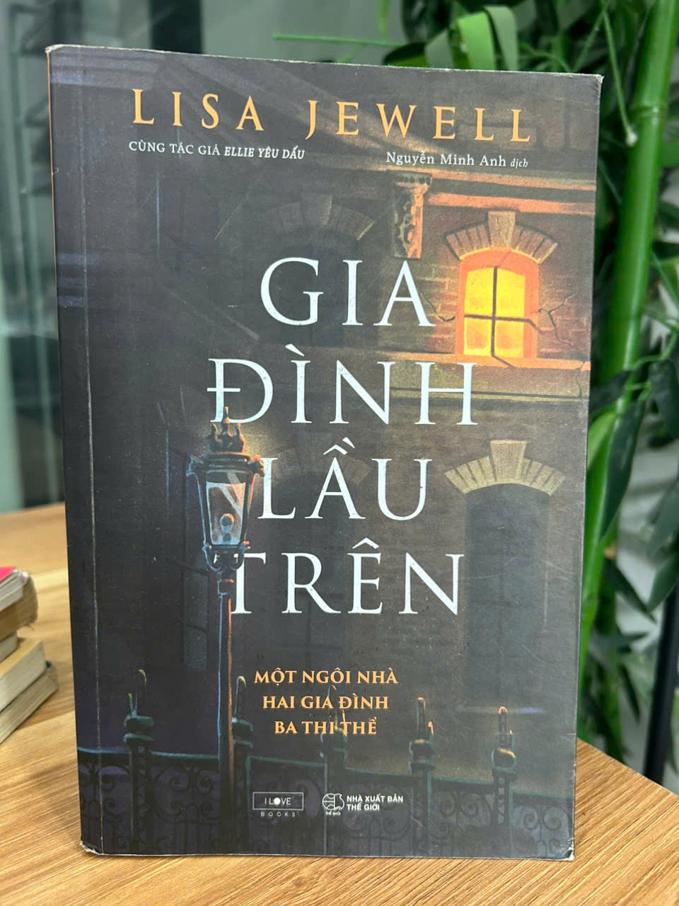 Gia Đình Lầu Trên - Lisa Jewell