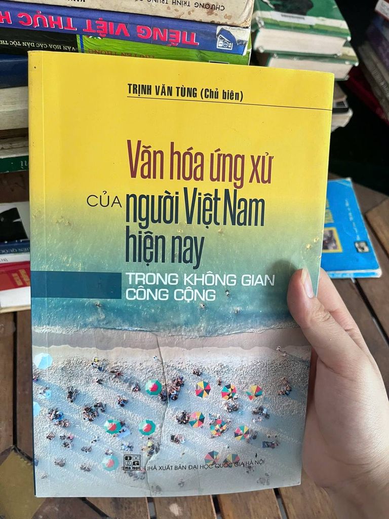 Văn hóa ứng xử của người Việt Nam hiện nay trong không gian công cộng - Trịnh Văn Tùng (Chủ biên)