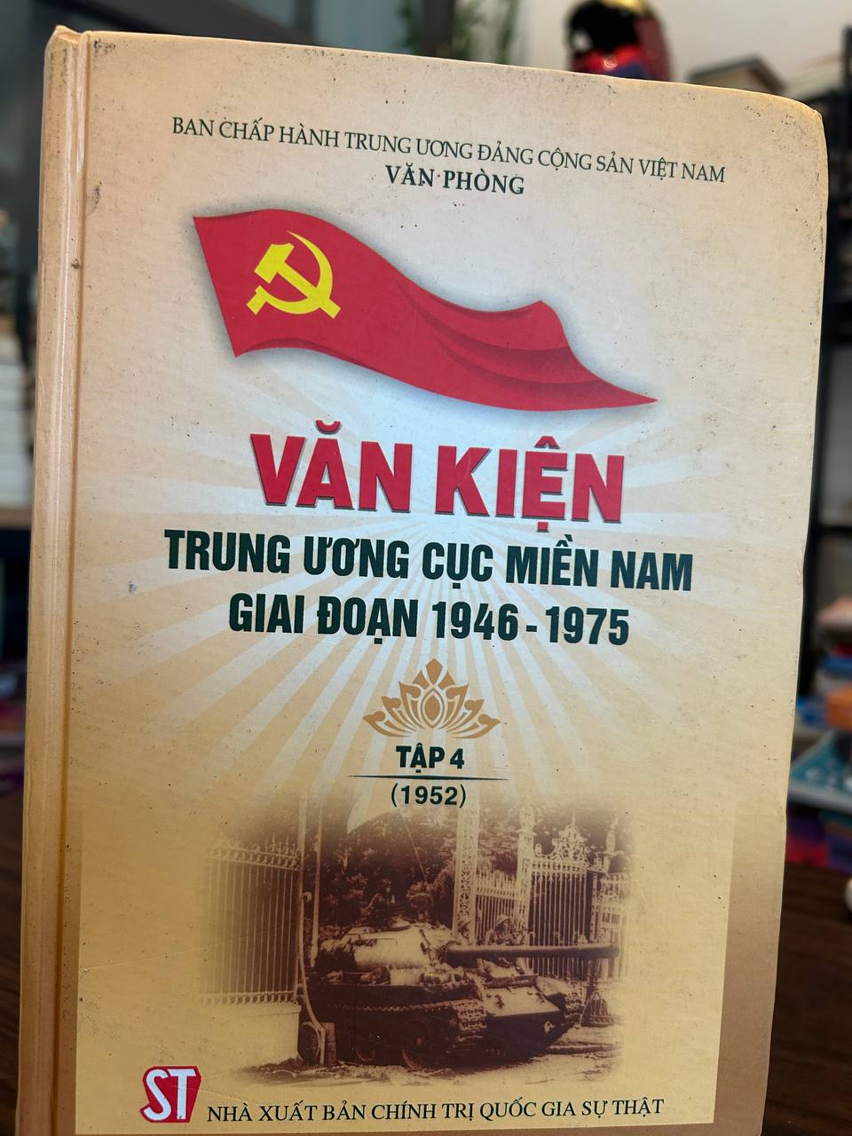 Văn kiện Trung ương Cục miền Nam giai đoạn 1946-1975 - Tập 4 (1952) - Ban Chấp hành Trung ương Đảng Cộng sản Việt Nam - Văn phòng