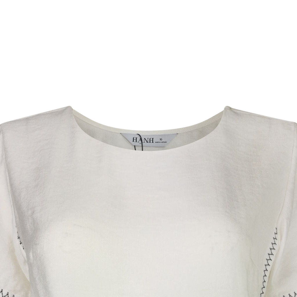 Hạnh Áo cổ tròn thêu họa tiết, tay ngắn, lai xẻ