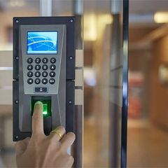 Máy chấm công và kiểm soát ra vào ZKTeco F18