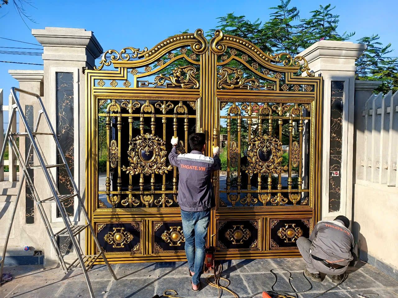  Cổng Inox Sơn Nung 