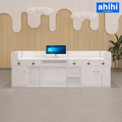 Quầy lễ tân ahihi209