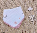 YẾM TAM GIÁC KIÊM KHĂN SỮA JOONEE JN005