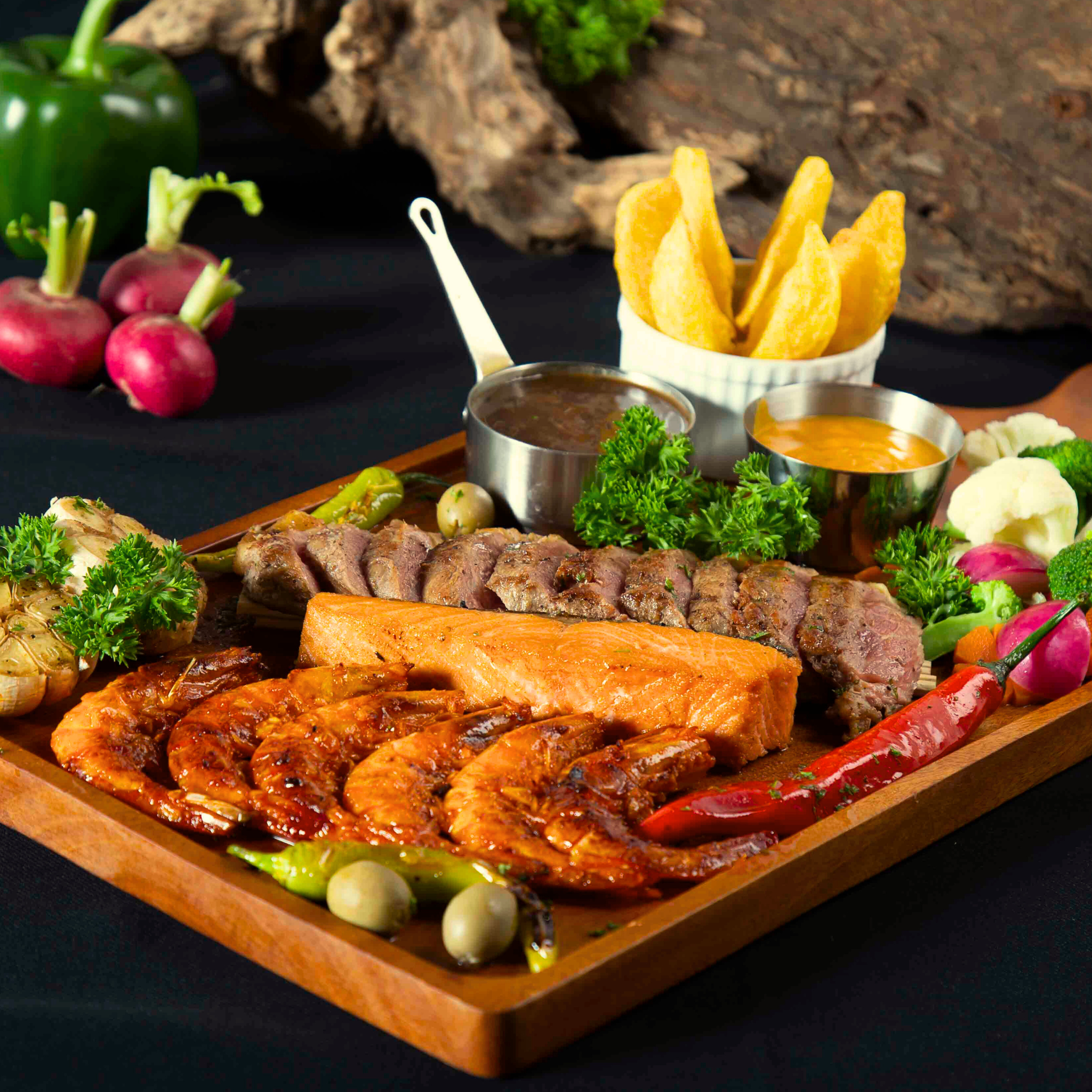  ƯU ĐÃI T2 - T6: PLATTER NƯỚNG ĐẶC BIỆT (BÒ - CÁ HỒI - TÔM NƯỚNG) 