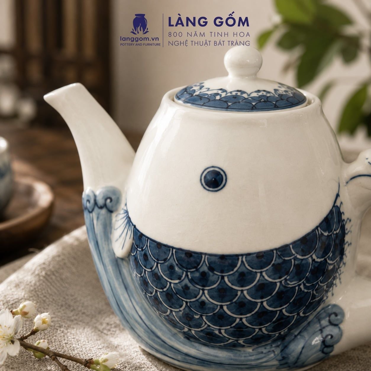  Bộ Ấm Trà Bát Tràng Quai Sứ Cá Chép Vẽ Tay Thủ Công Cao Cấp (900ml) 