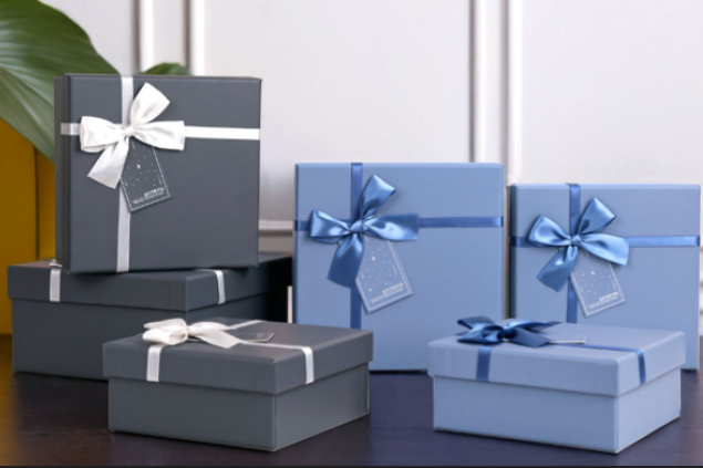 Hộp Quà Vuông Trung