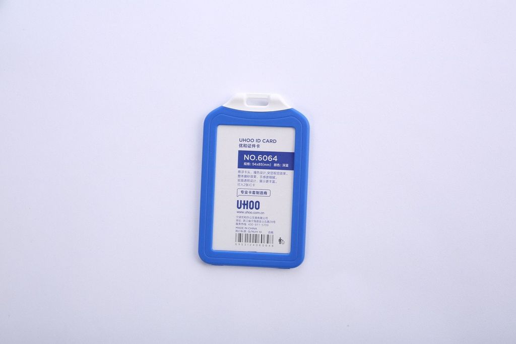 Bảng Tên Nhựa Kèm Dây Uhoo Dọc Xanh 6064