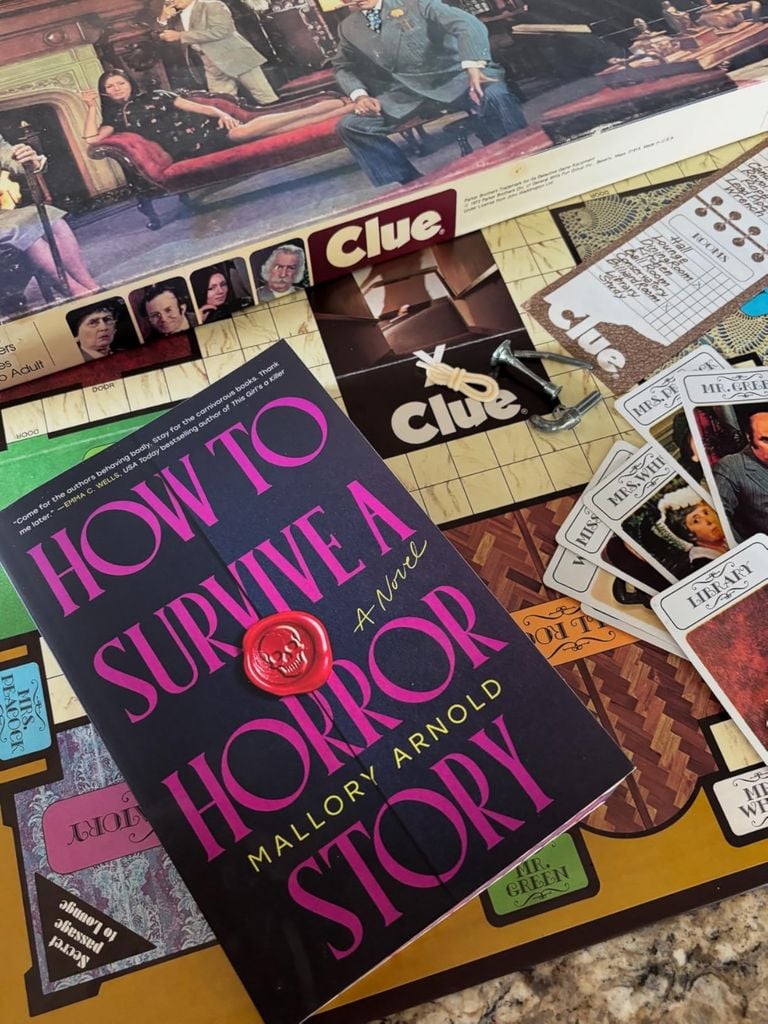 How to Survive a Horror Story (Deluxe edition)