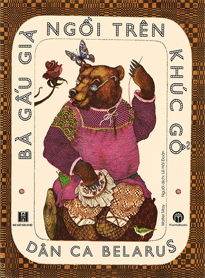 Bà Gấu Già Ngồi Trên Khúc Gỗ