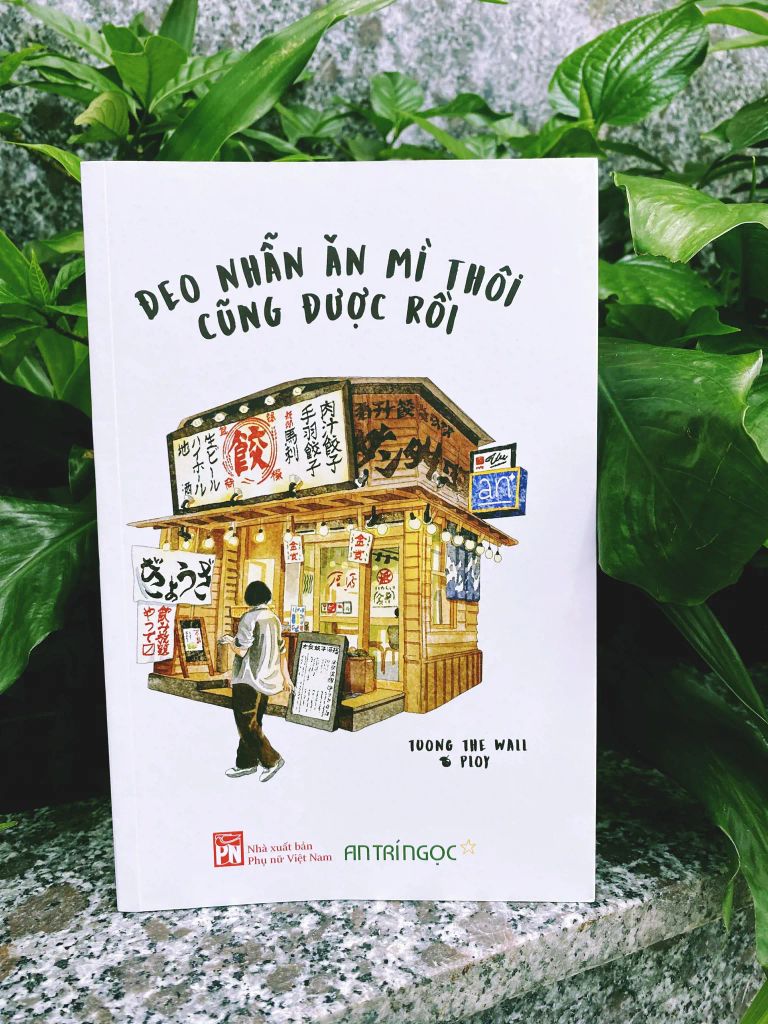 Đeo Nhẫn Ăn Mì Thôi Cũng Được Rồi