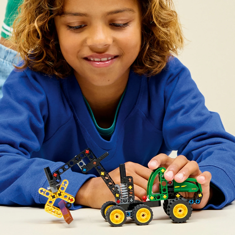Lego Technic Đồ Chơi Lắp Ráp Xe Thu Hoạch Gỗ John Deere 42218