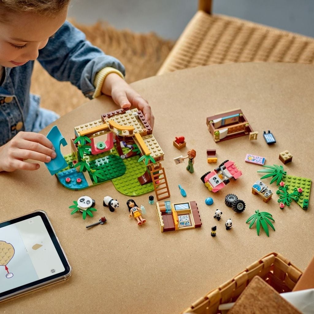 Lego Friends Đồ Chơi Lắp Ráp Trung Tâm Bảo Tồn Gấu Trúc 42648