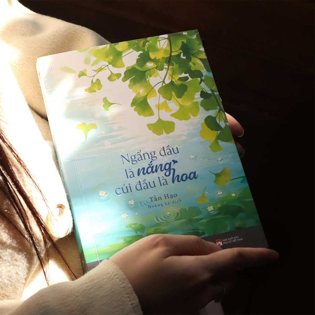 Ngẩng Đầu Là Nắng, Cúi Đầu Là Hoa