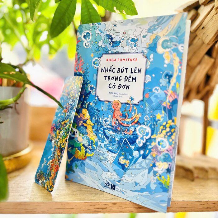 Nhấc Bút Lên Trong Đêm Cô Đơn