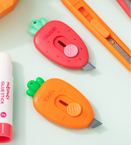 Dao rọc giấy Dâu tây YZ1706