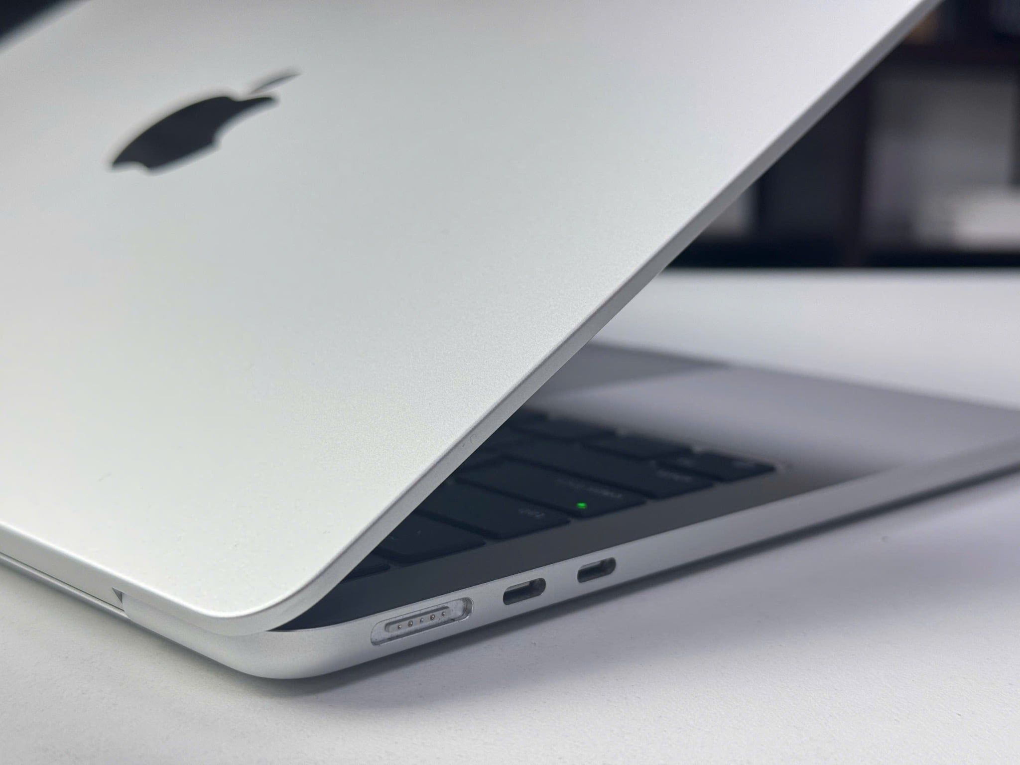 MacBook Air 13” M2 Silver | 24GB RAM | 512GB SSD | Pin 100% | Like