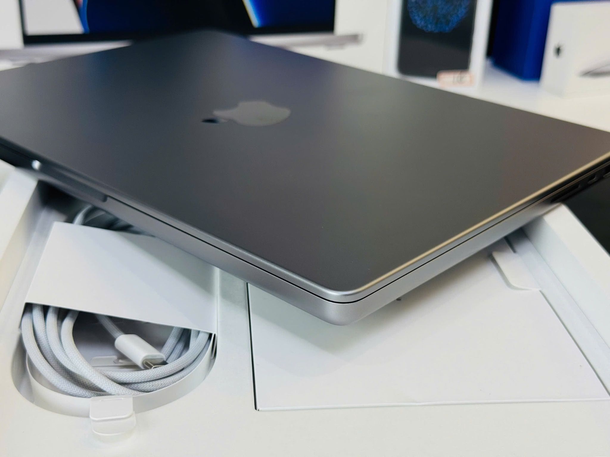 MacBook Pro 14 inch M1 Pro 16GB RAM 512GB SSD | Likenew 99% | Pin 100% ...