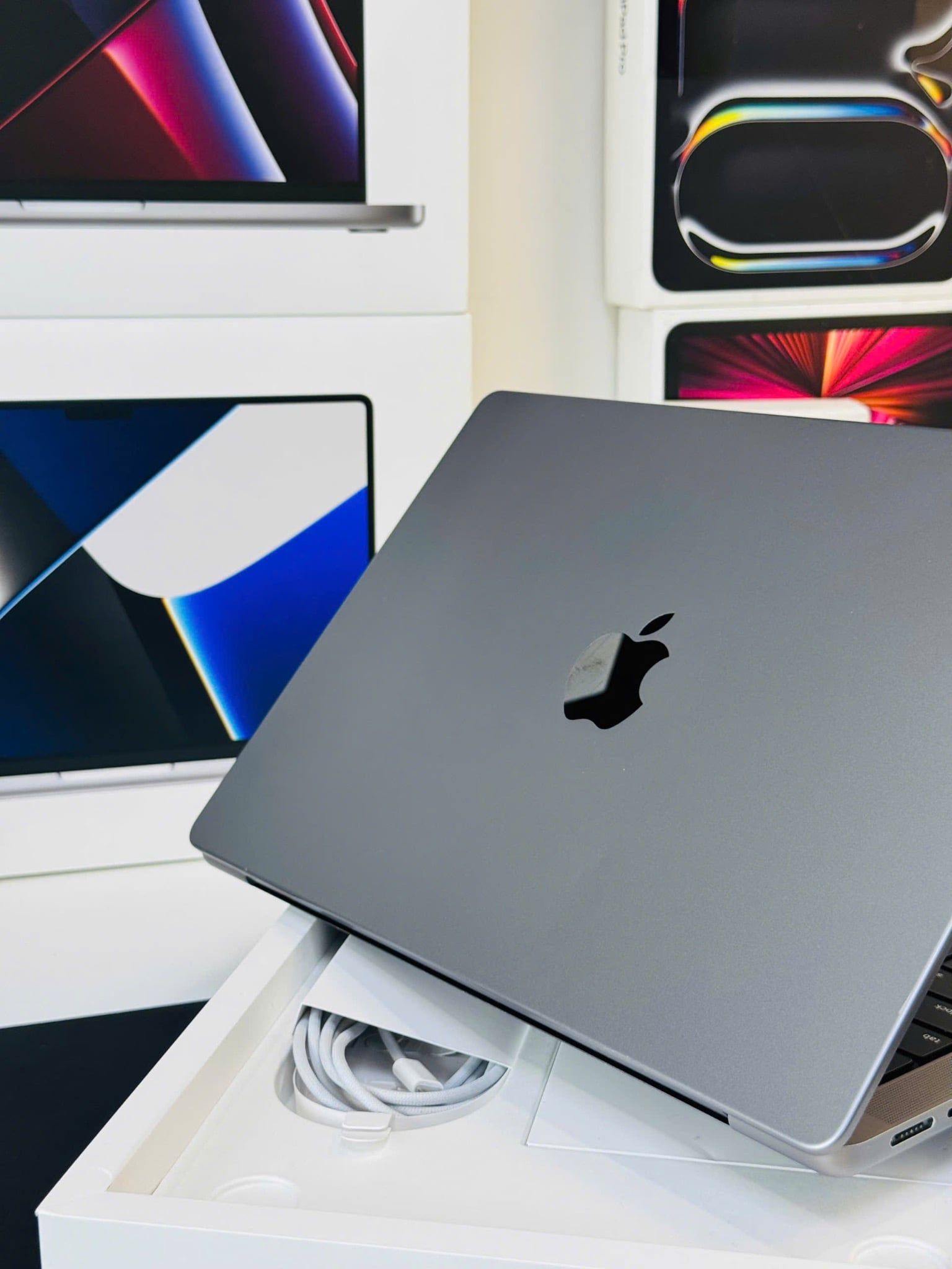 MacBook Pro 14 inch M1 Pro 16GB RAM 512GB SSD | Likenew 99% | Pin 100% ...