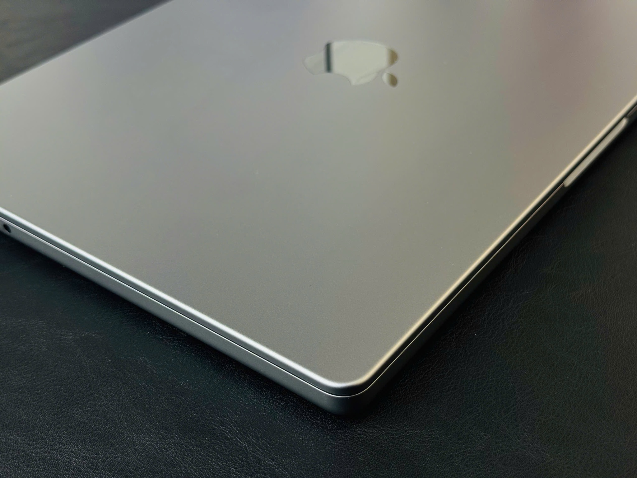 MacBook Pro 14 inch M1 Max 64GB RAM 1TB SSD | LikeNew 99% – Bring