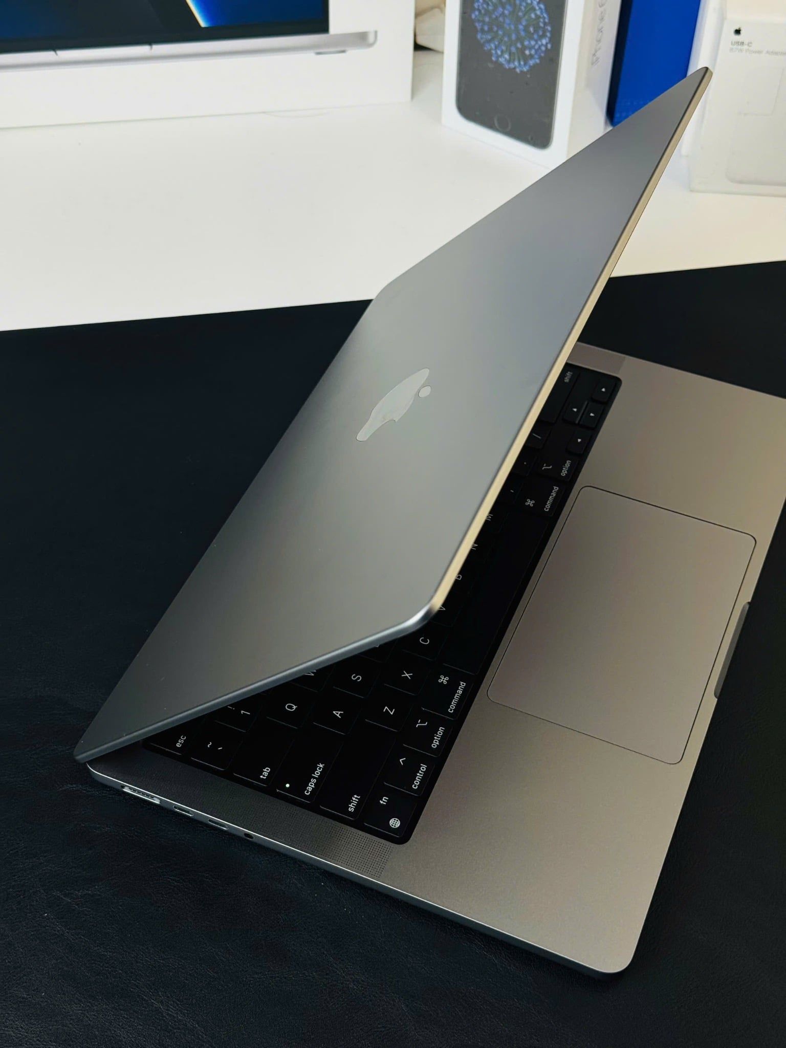 MacBook Pro 14 inch M1 Max 64GB RAM 1TB SSD | LikeNew 99% – Bring